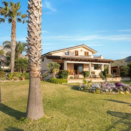 Panoramica Con Piscina Sul Mare Villa