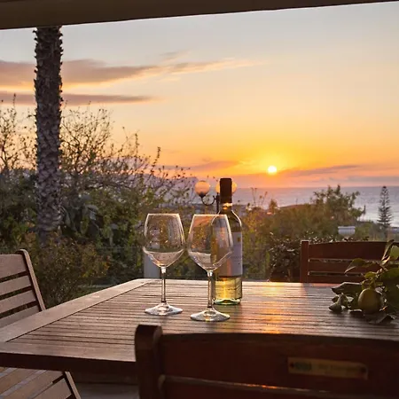 Panoramica Con Piscina Sul Mare